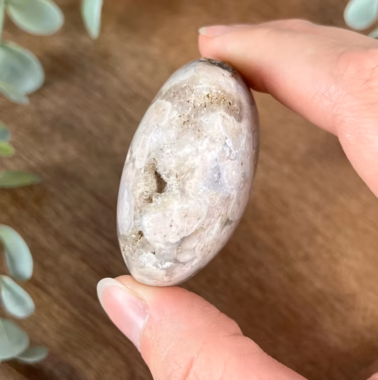 Blomsteragat meditationssten (handsten) E