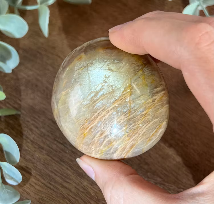 Persikomånsten meditationssten (handsten) A
