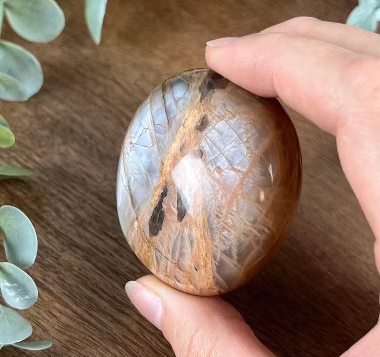 Persikomånsten meditationssten (handsten) B