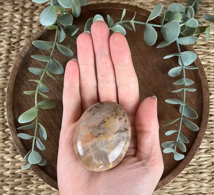 Persikomånsten meditationssten (handsten) D
