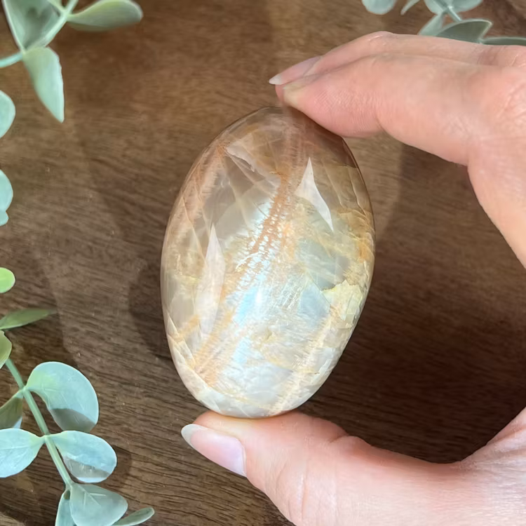 Persikomånsten meditationssten (handsten) E