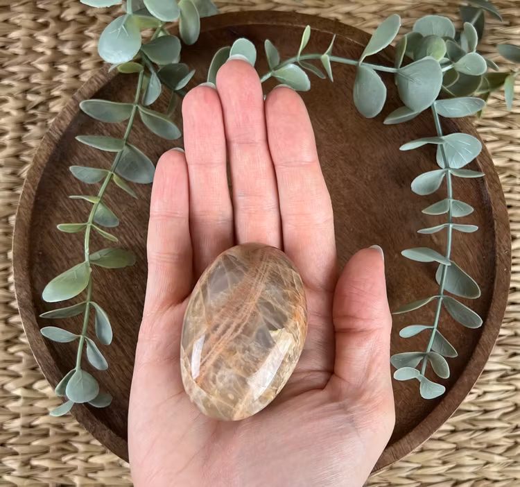Persikomånsten meditationssten (handsten) E