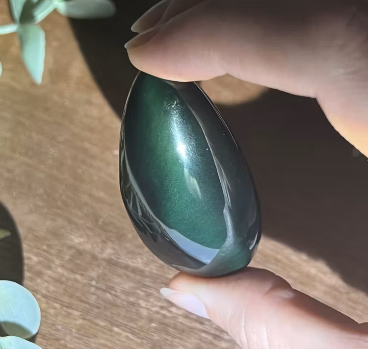 Regnbågsobsidian meditationssten (handsten) A
