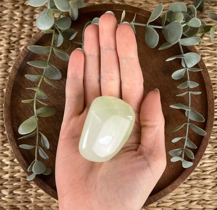 Grön kalcit meditationssten (handsten)