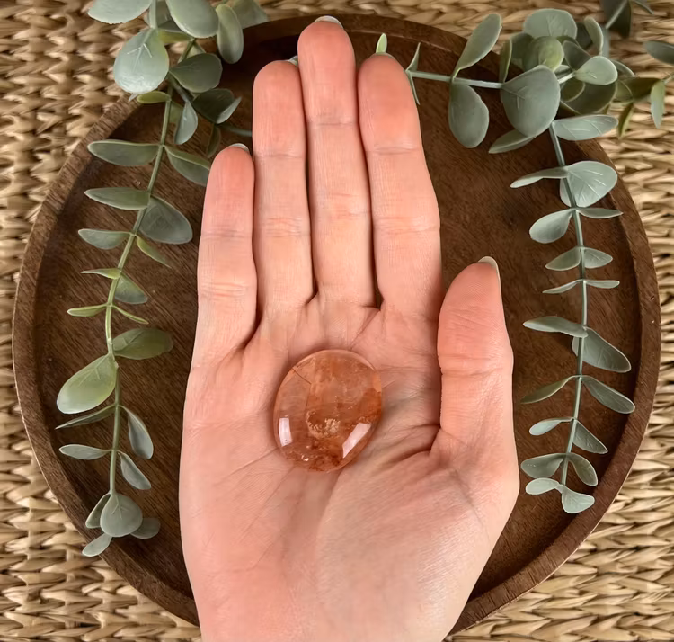 Eldkvarts (röd hemstoidkvarts) meditationssten (handsten)