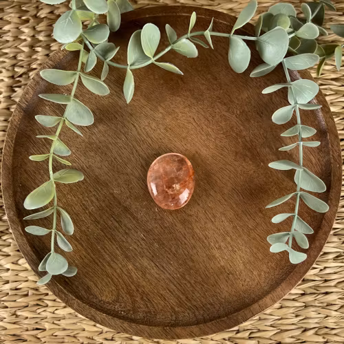 Eldkvarts (röd hemstoidkvarts) meditationssten (handsten)