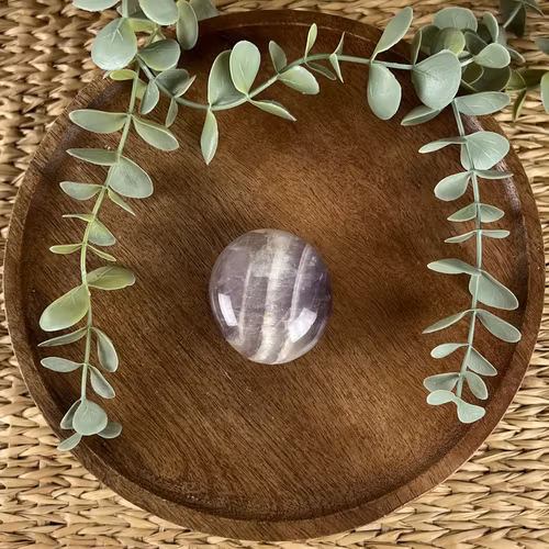 Bandad Ametist meditationssten (handsten)