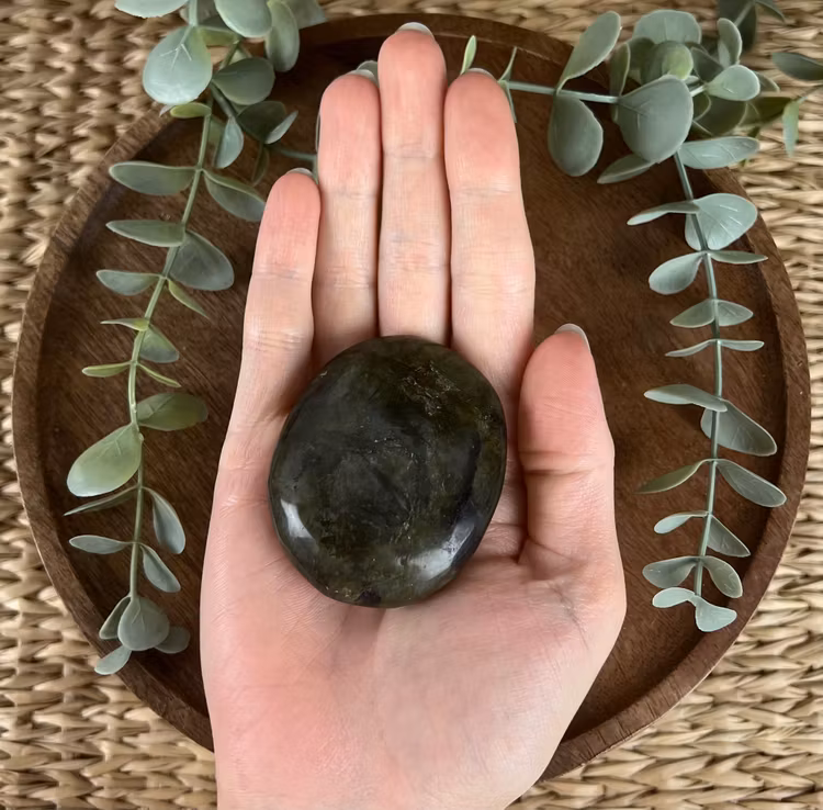 Labradorit meditationssten (handsten)