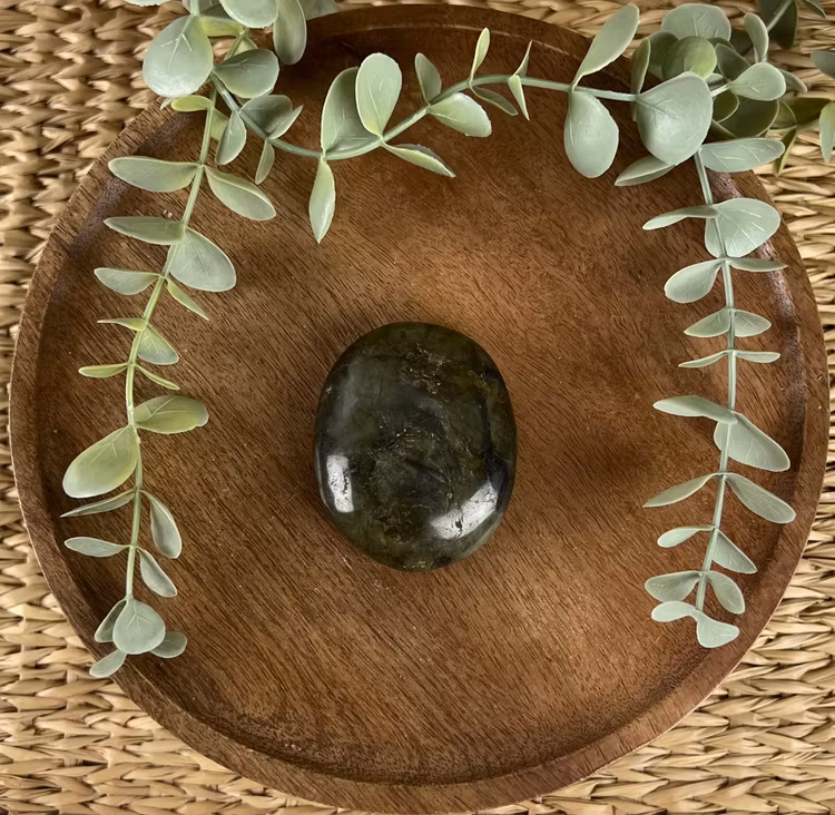 Labradorit meditationssten (handsten)