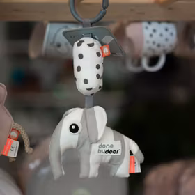 Done By Deer "To go friend Elphee vagnleksak"