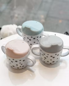 Done By Deer "Happy Dots Pipmugg" Rosa, Blå & Grå