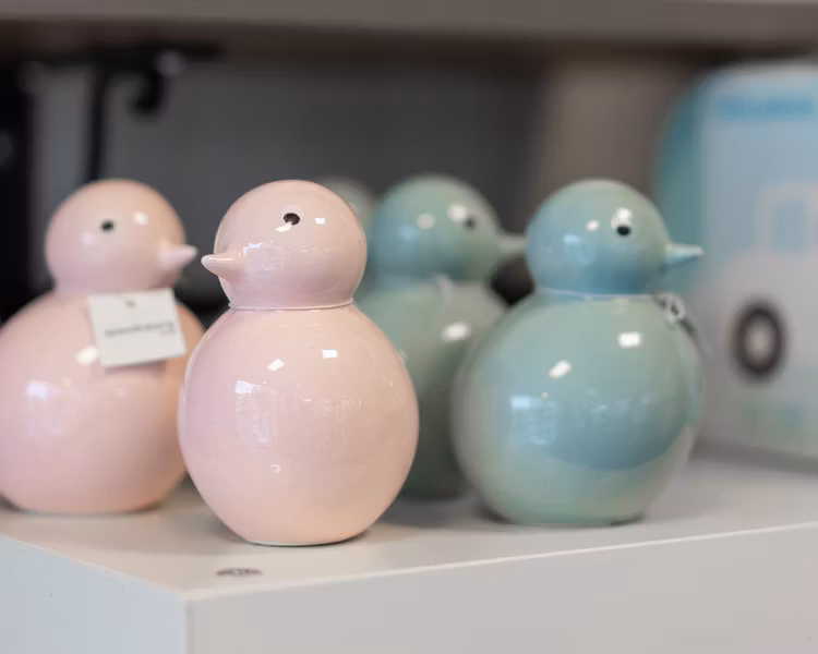 Prydnad fåglar i porslin