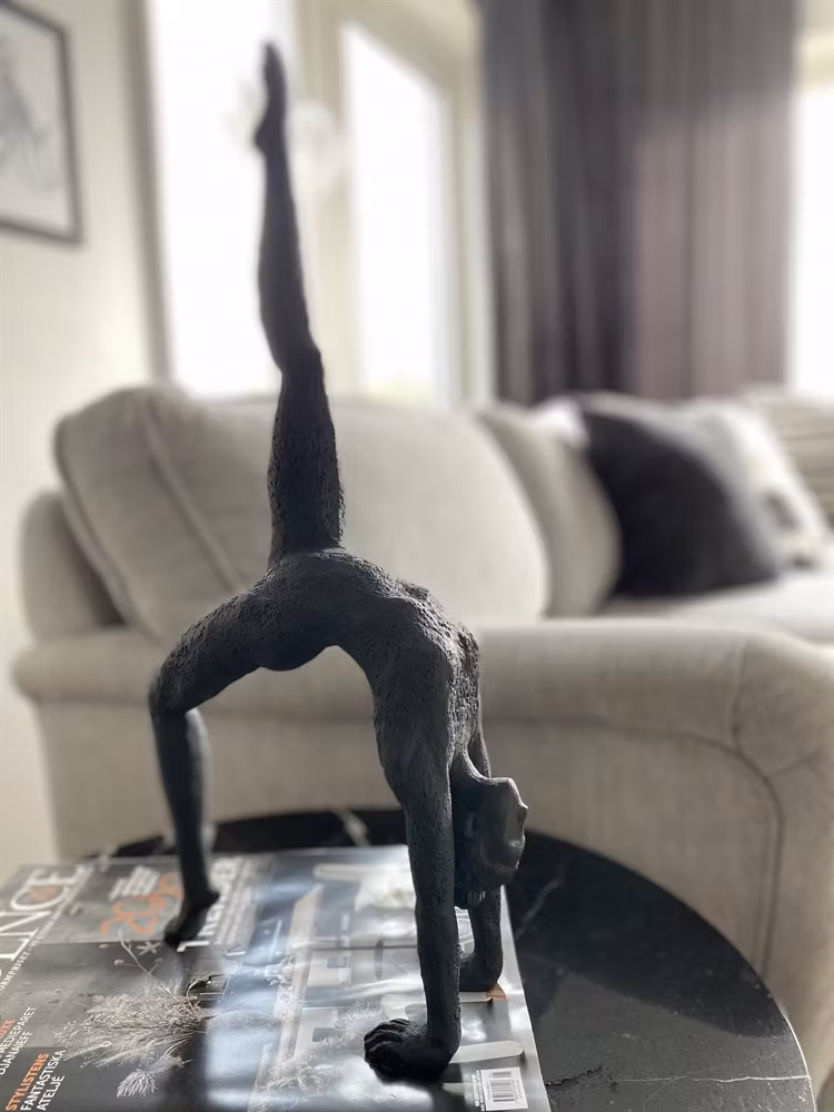 Staty Yoga Cholena, svart H.43cm