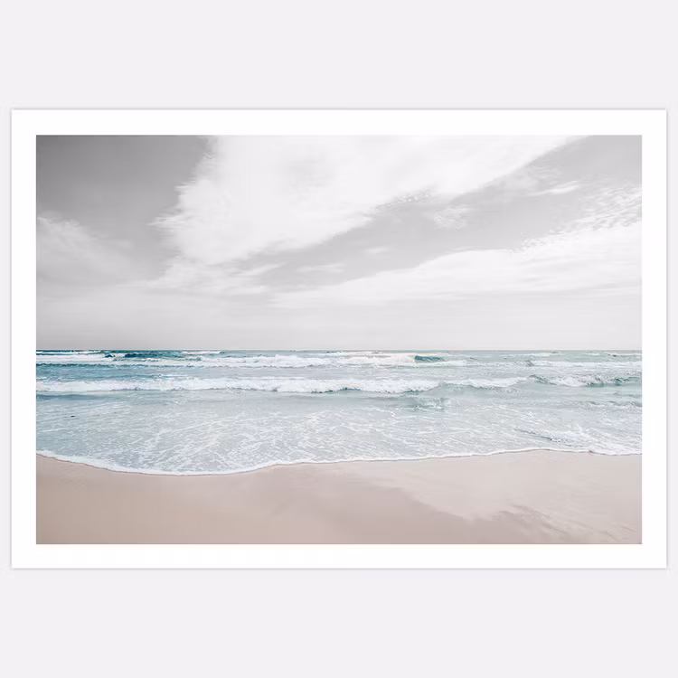 Art Print hav horisont himmel med bård av Insplendor Art Studio i Sverige.