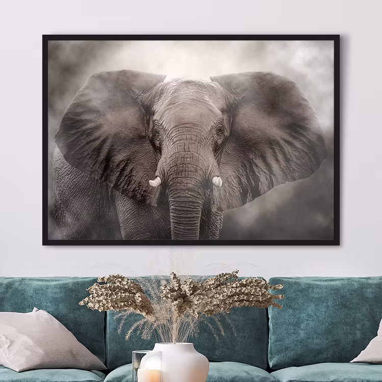 Tavla med elefant i dimma.
