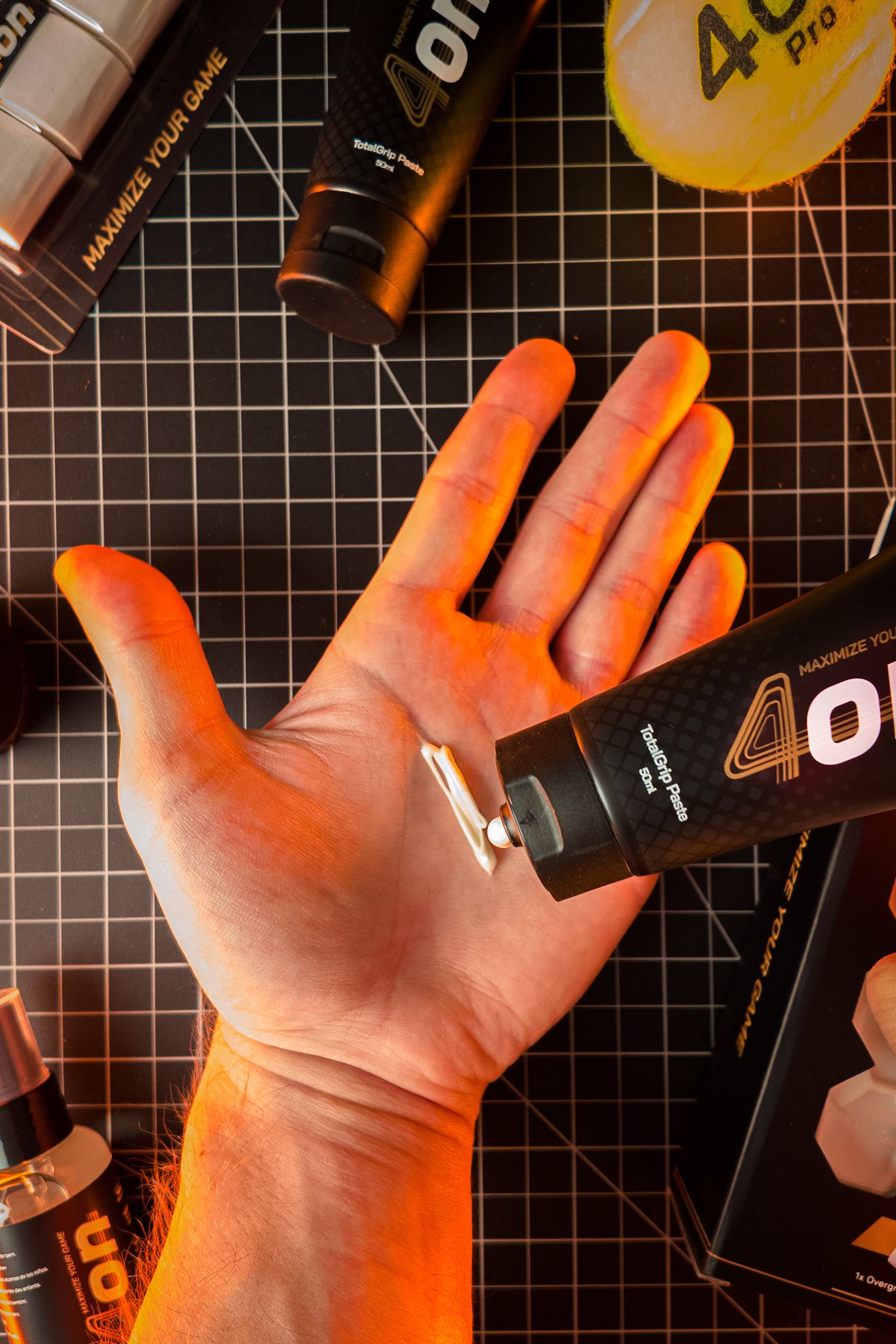 Apply 4on TotalGrip Paste on your hand