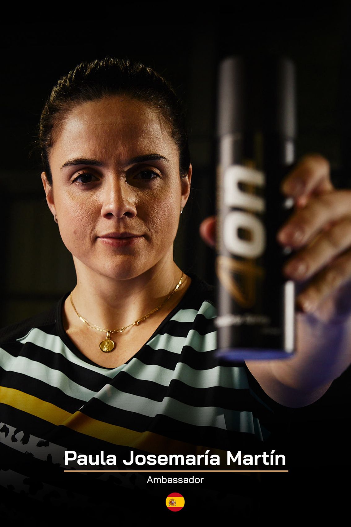Pro padel player Paula Josemaría Martín and a 4on TotalGrip spray.