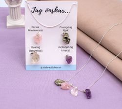 Halsband med fyra hängen