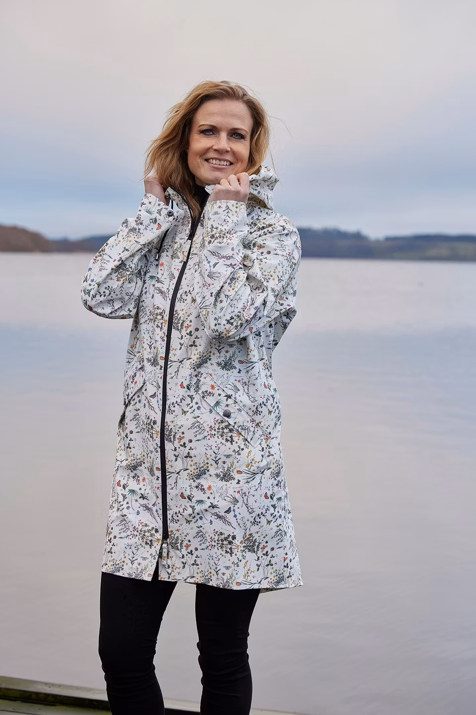 Regnjacka med hätta