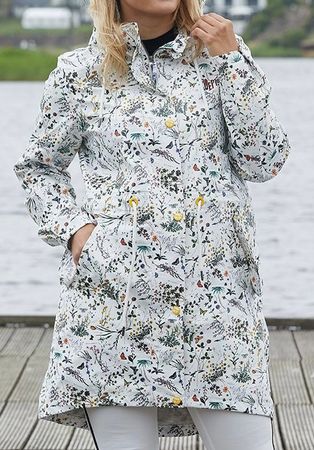Regnjacka med hätta