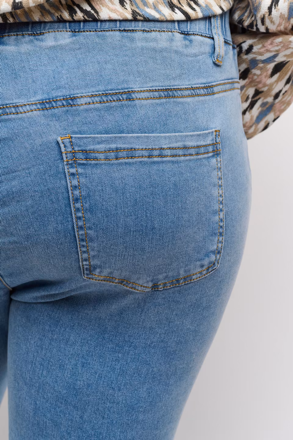 Jeanscapri (54 KVAR)