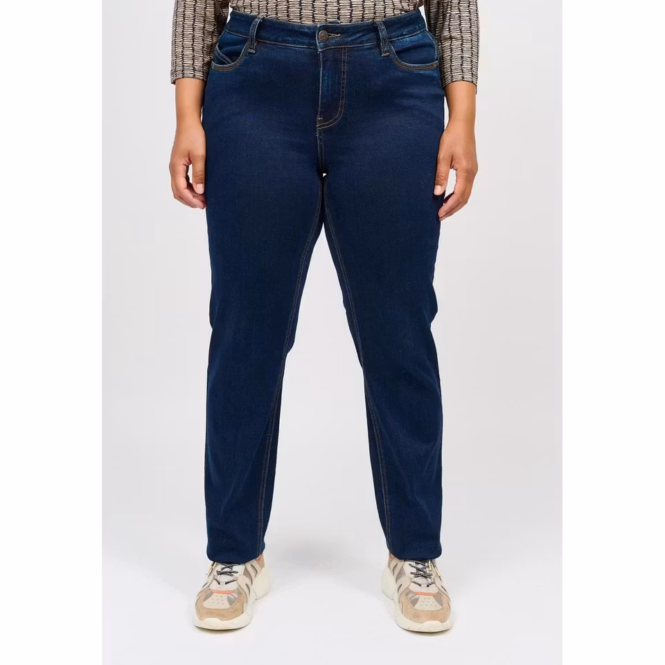 Jeans i mörk denim (44, 54, 56 KVAR)