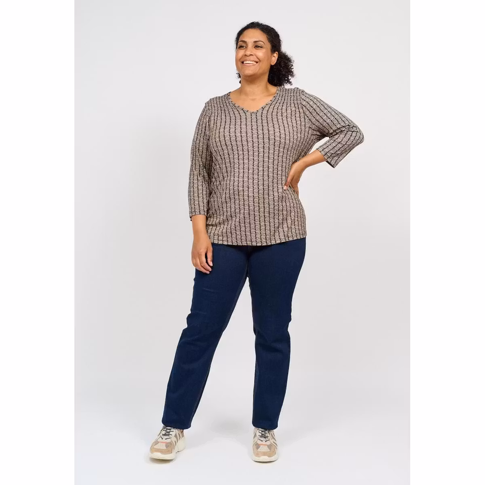 Jeans i mörk denim (44, 54, 56 KVAR)