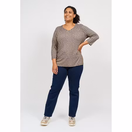 Jeans i mörk denim (44, 54, 56 KVAR)