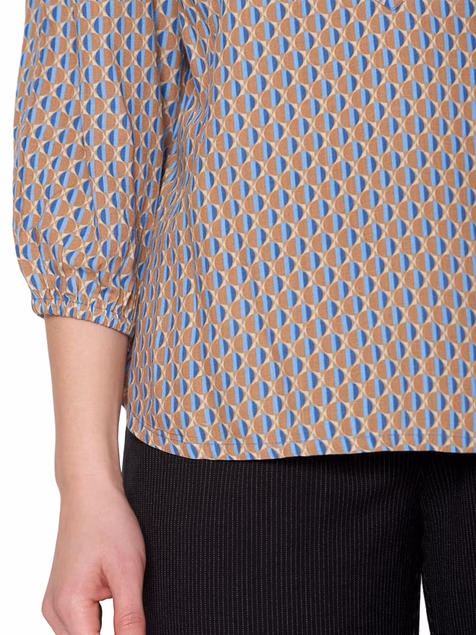 Blus med 3/4 ärmar (46, 48 KVAR)