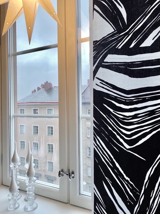Kaisla Schwarz / Weiß - 490 SEK / M Stoff | Metsovaara | Retro
