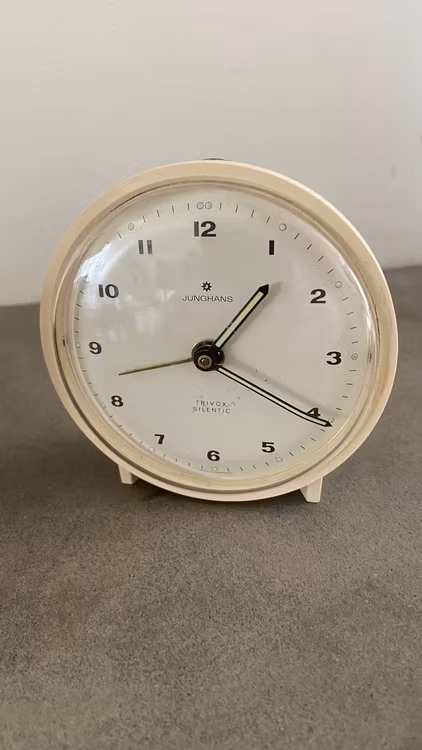 Grå/Beige väckarkloca retro, Beautiful grey vintage alarm klick