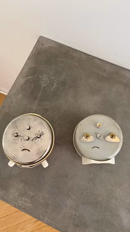 Grå/Beige väckarkloca retro, Beautiful grey vintage alarm klick