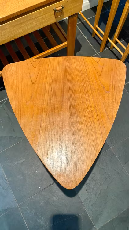 Trebent bord i teak från Bröderna Miller AB.Fint skick
