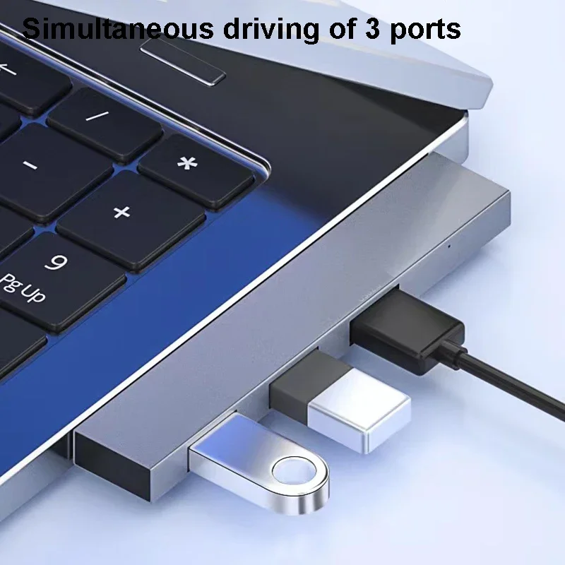 USB-C Hub 4 Portar – Sidoböjd Design i Aluminium