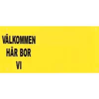 Skylt, Välkommen här bor vi, 20x9,5cm, gul