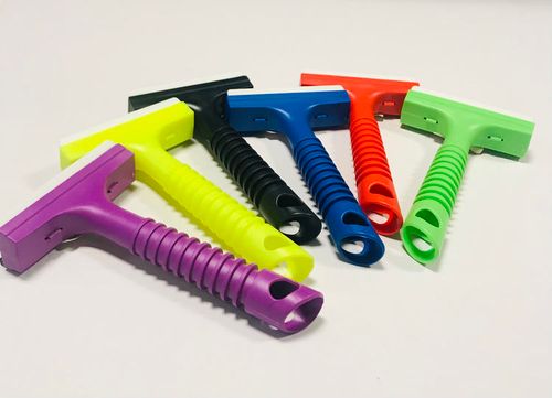 Isskrapa i plast 9,5 x 17 x 3 cm (Kort skaft)