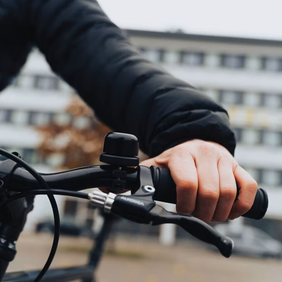 Ringklocka med AirTag-hållare