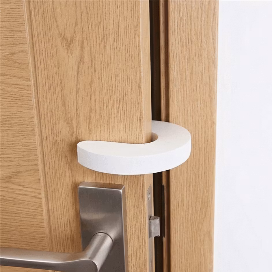 Klämskydd för dörr på dörrblad