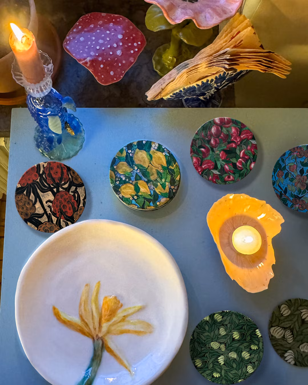 Cloudberries - Coaster i Keramik av Jessica Jämting