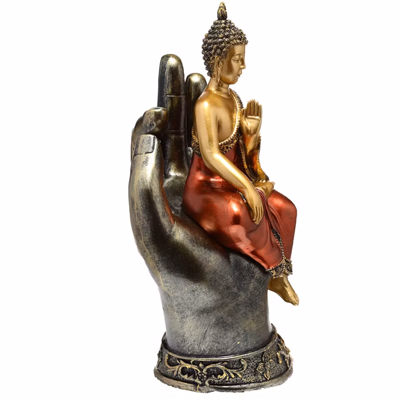 Sittande Thai Buddha i hand i Guld och Rött