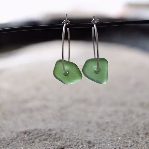 Small Loop Green örhängen