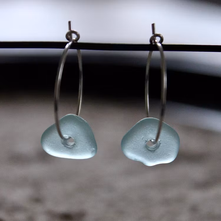 Small Loop Skyhigh Blue örhängen