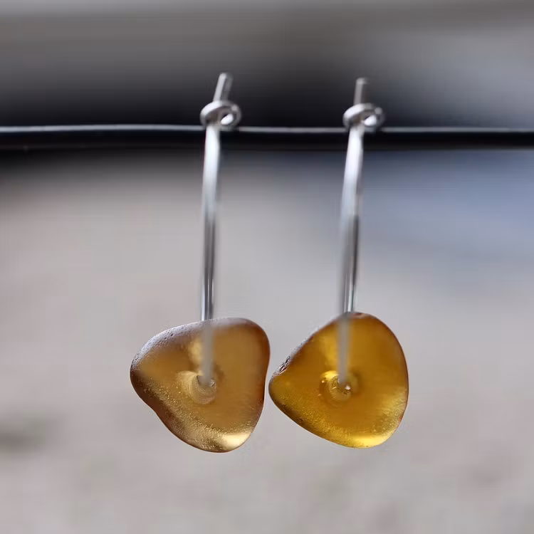 Small Loop Brown Sugar örhängen