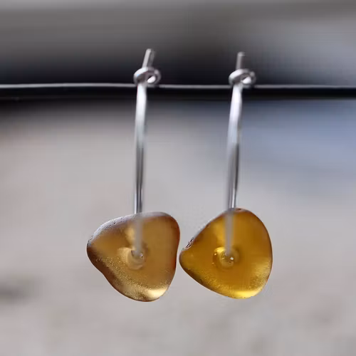 Small Loop Brown Sugar örhängen