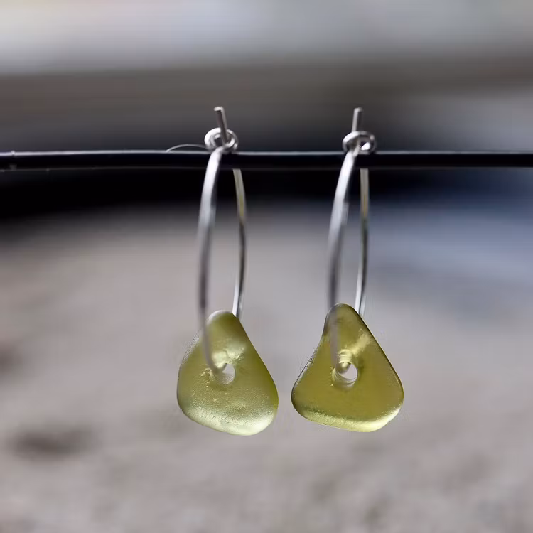 Small Loop Green Lemon örhängen