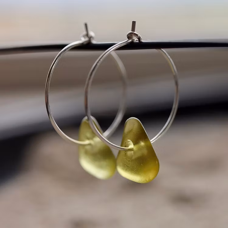 Small Loop Green Lemon örhängen