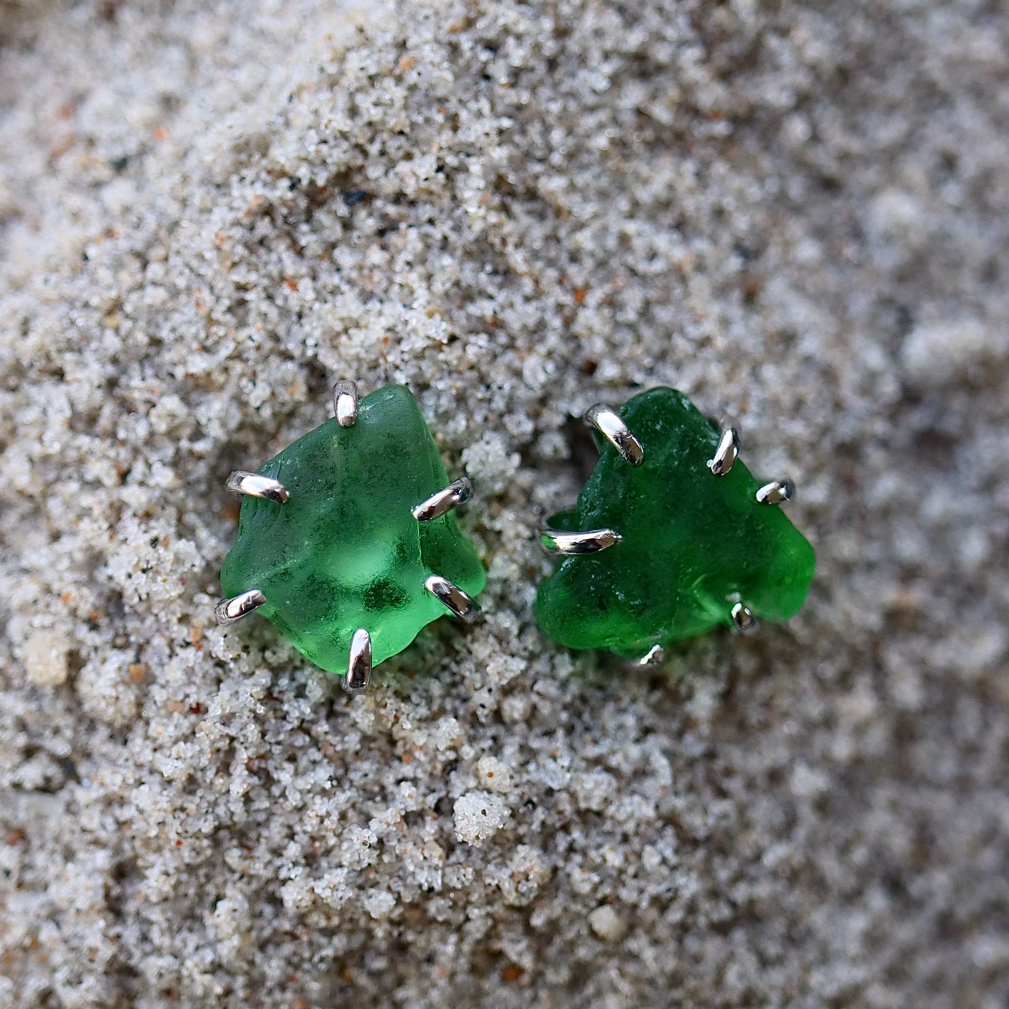 Rough Green stiftörhängen