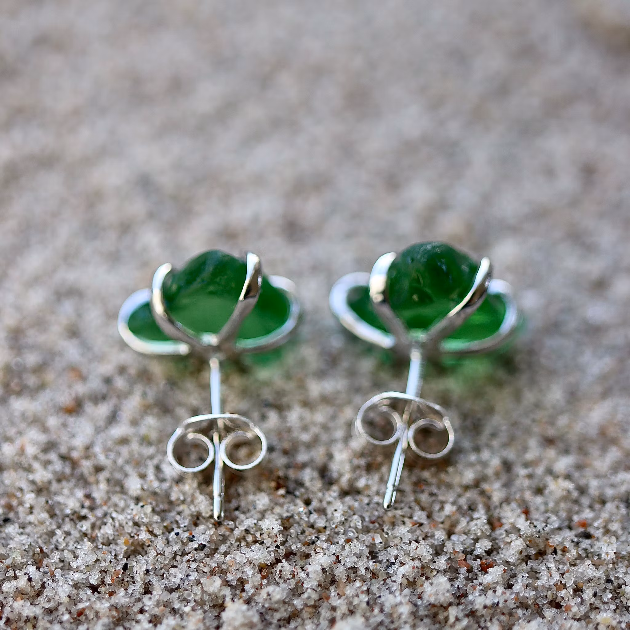 Rough Green stiftörhängen