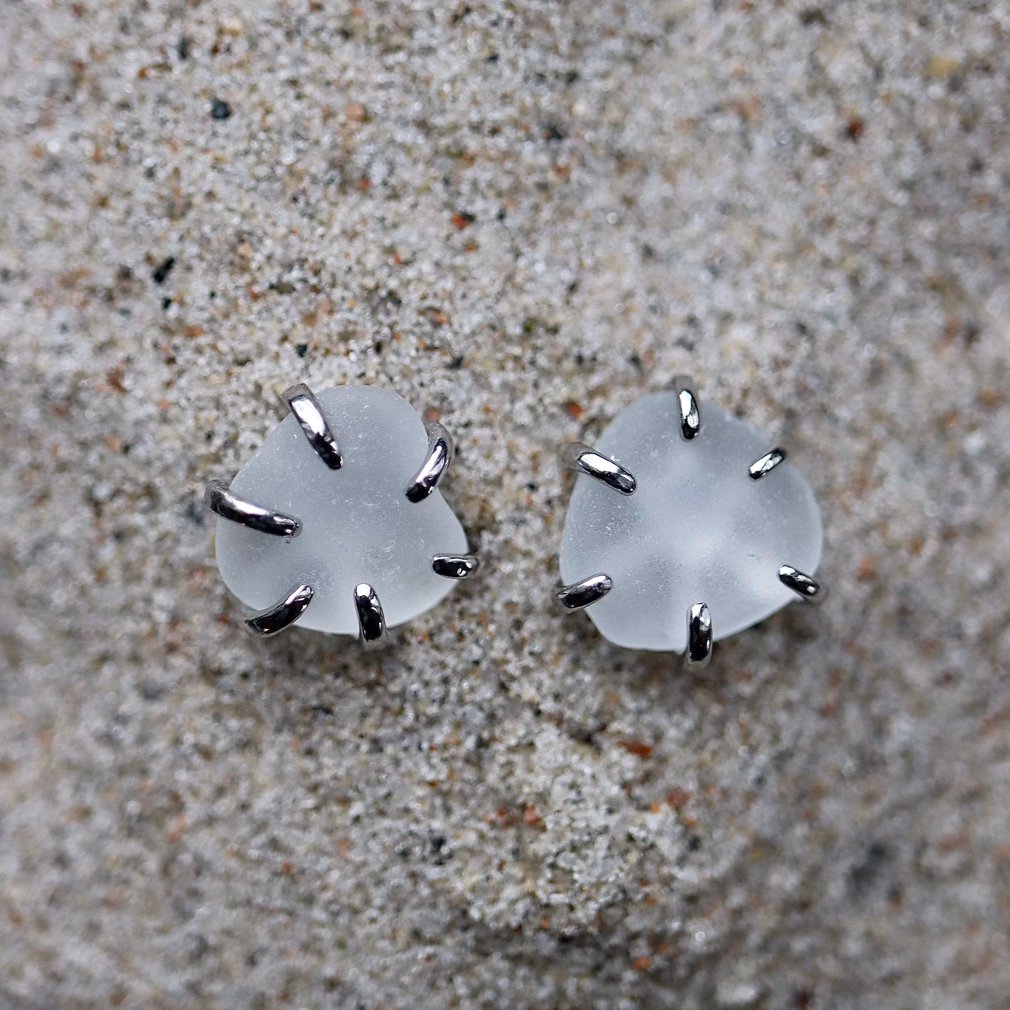 Frostbites stiftörhängen