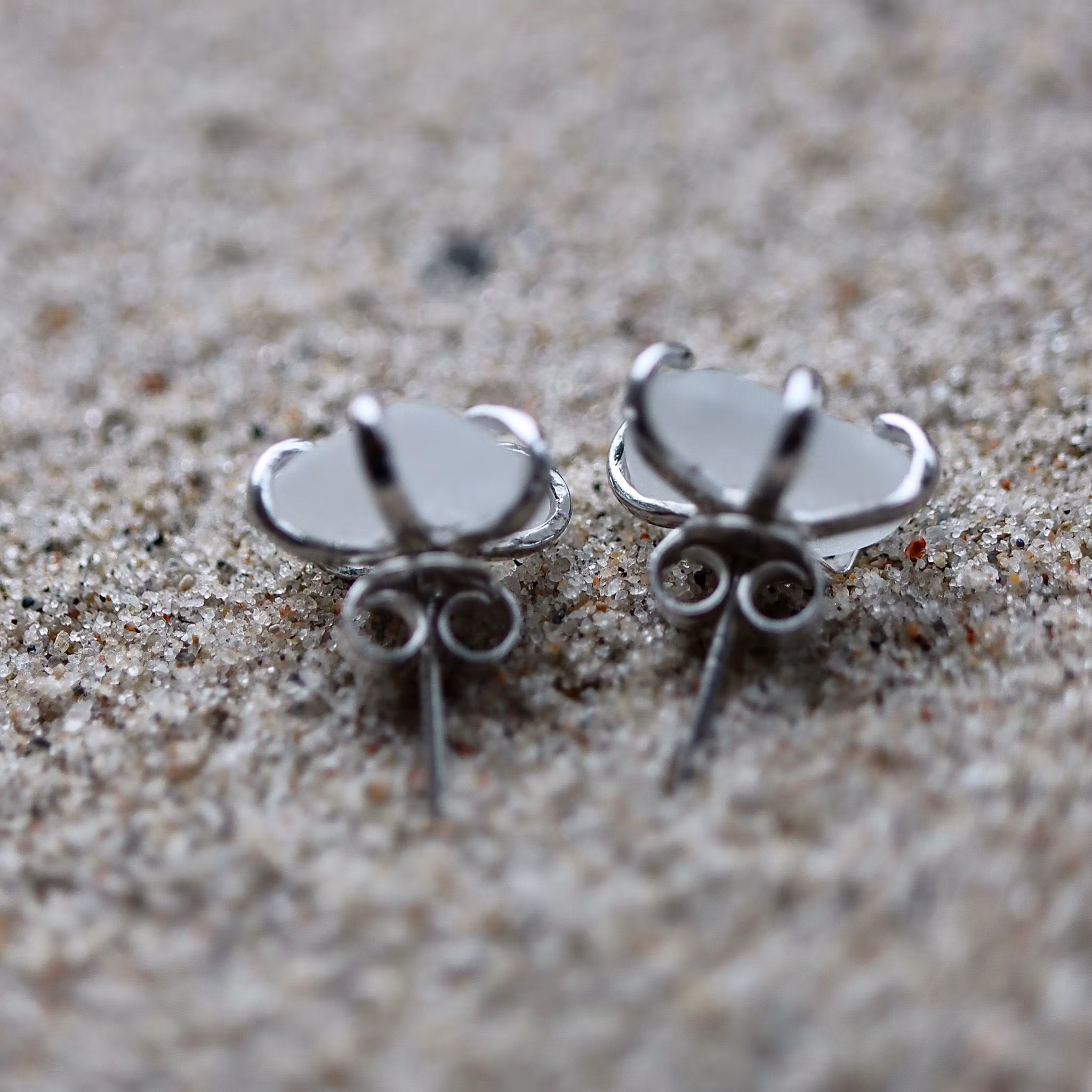 Frostbites stiftörhängen